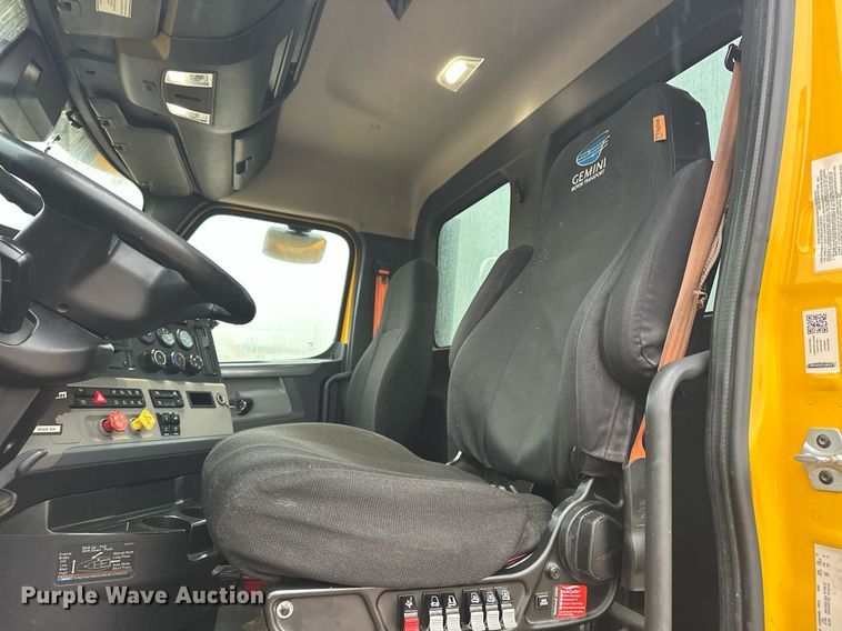 image for item ER4866 2022 Freightliner Cascadia 126 semi truck