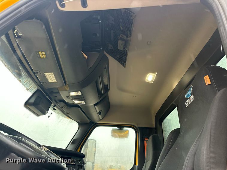 image for item ER4866 2022 Freightliner Cascadia 126 semi truck