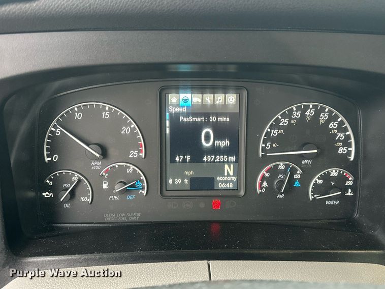 image for item ER4866 2022 Freightliner Cascadia 126 semi truck