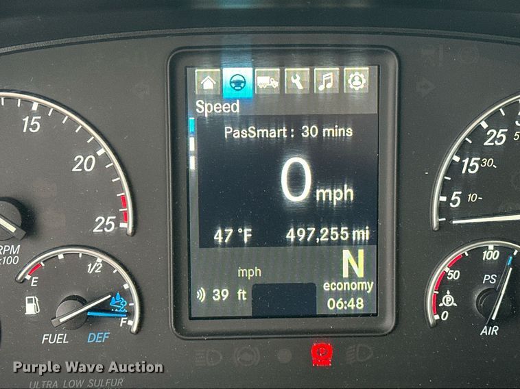 image for item ER4866 2022 Freightliner Cascadia 126 semi truck