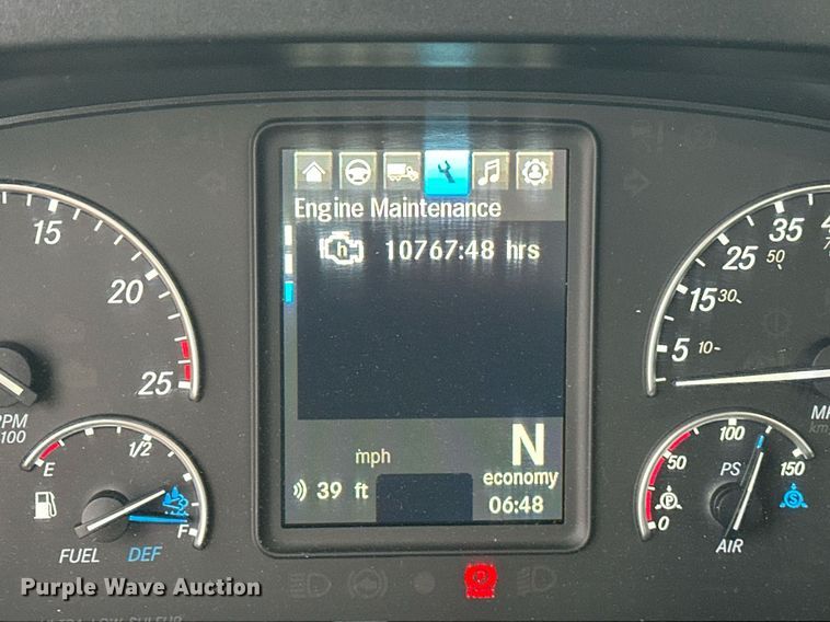 image for item ER4866 2022 Freightliner Cascadia 126 semi truck