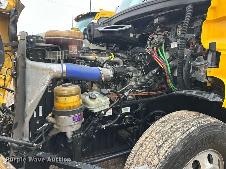 image for item ER4866 2022 Freightliner Cascadia 126 semi truck