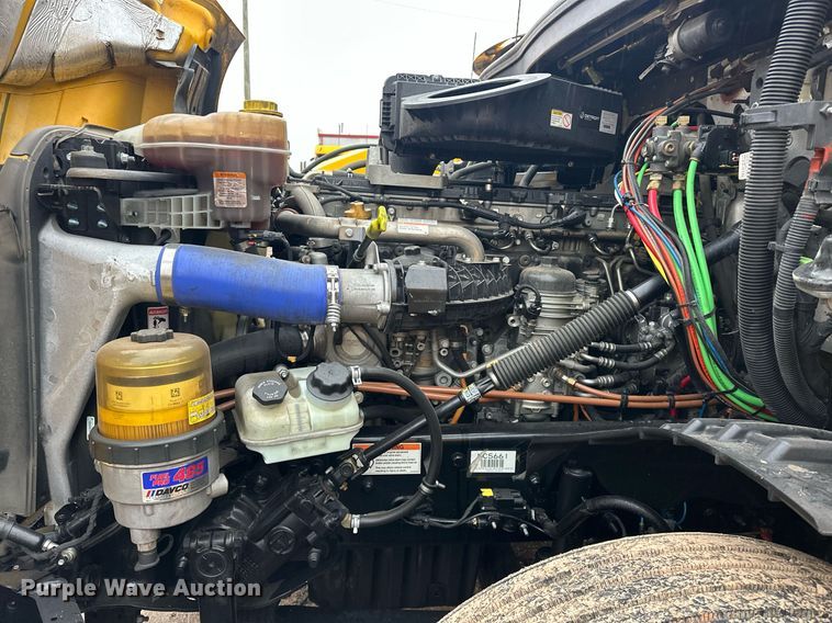 image for item ER4866 2022 Freightliner Cascadia 126 semi truck