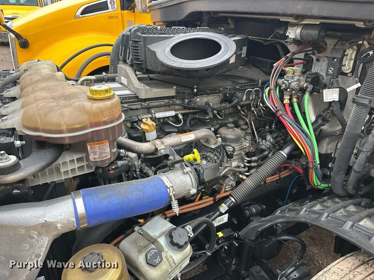 image for item ER4866 2022 Freightliner Cascadia 126 semi truck