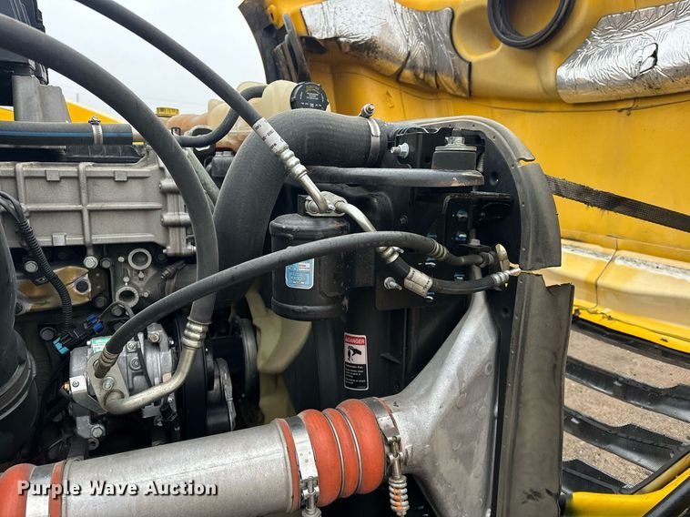 image for item ER4866 2022 Freightliner Cascadia 126 semi truck