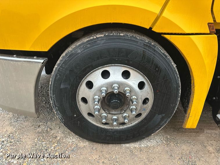 image for item ER4866 2022 Freightliner Cascadia 126 semi truck