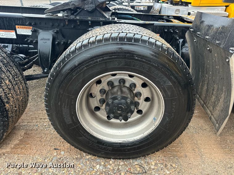 image for item ER4866 2022 Freightliner Cascadia 126 semi truck