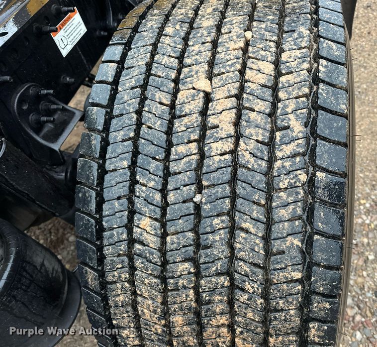 image for item ER4866 2022 Freightliner Cascadia 126 semi truck