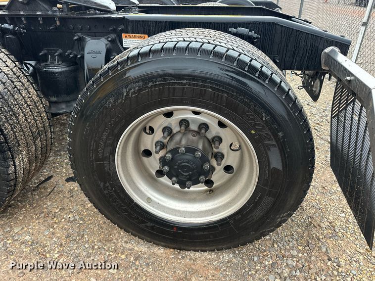 image for item ER4866 2022 Freightliner Cascadia 126 semi truck