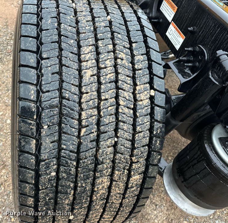 image for item ER4866 2022 Freightliner Cascadia 126 semi truck