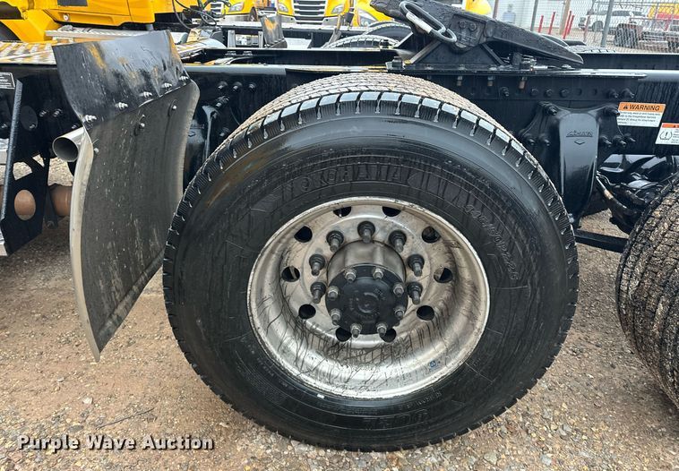 image for item ER4866 2022 Freightliner Cascadia 126 semi truck