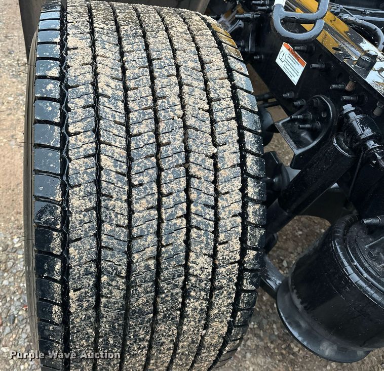 image for item ER4866 2022 Freightliner Cascadia 126 semi truck