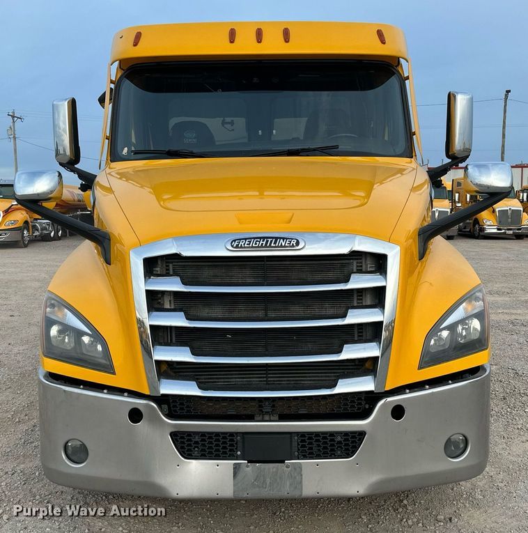 image for item ER4867 2021 Freightliner Cascadia 126 semi truck