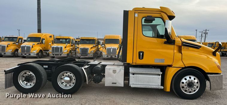 image for item ER4867 2021 Freightliner Cascadia 126 semi truck