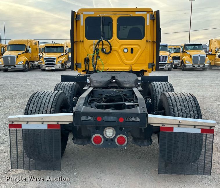 image for item ER4867 2021 Freightliner Cascadia 126 semi truck