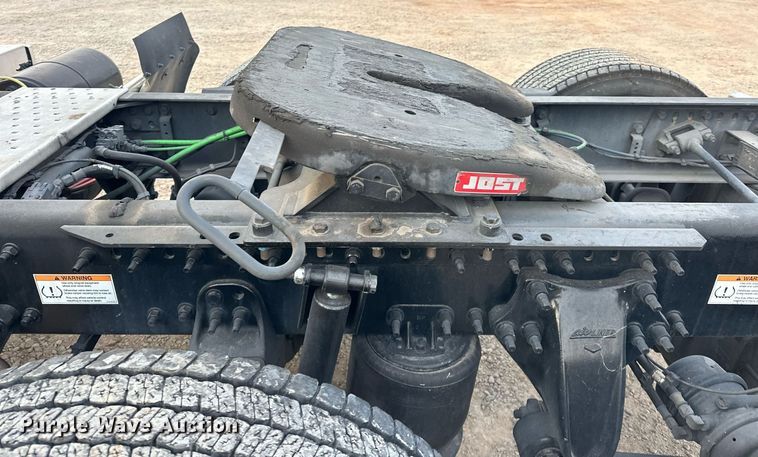 image for item ER4867 2021 Freightliner Cascadia 126 semi truck