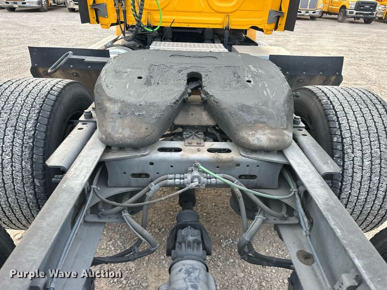 image for item ER4867 2021 Freightliner Cascadia 126 semi truck