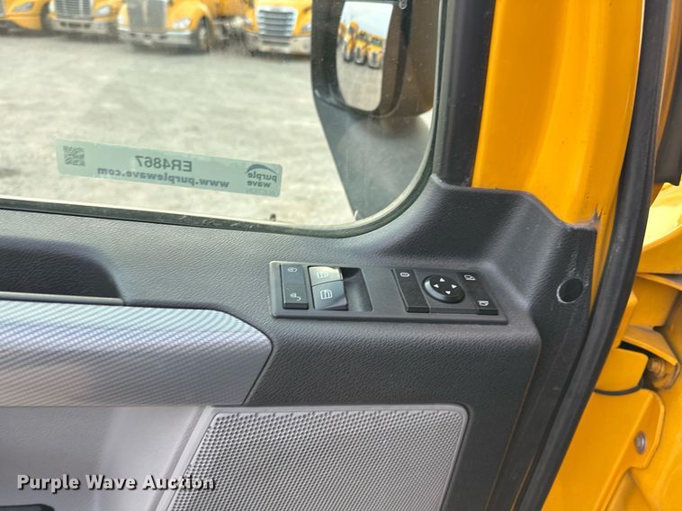 image for item ER4867 2021 Freightliner Cascadia 126 semi truck