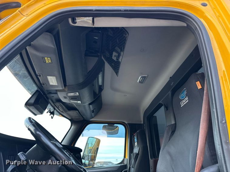 image for item ER4867 2021 Freightliner Cascadia 126 semi truck