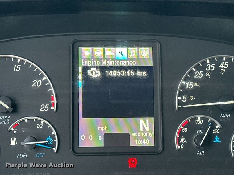 image for item ER4867 2021 Freightliner Cascadia 126 semi truck