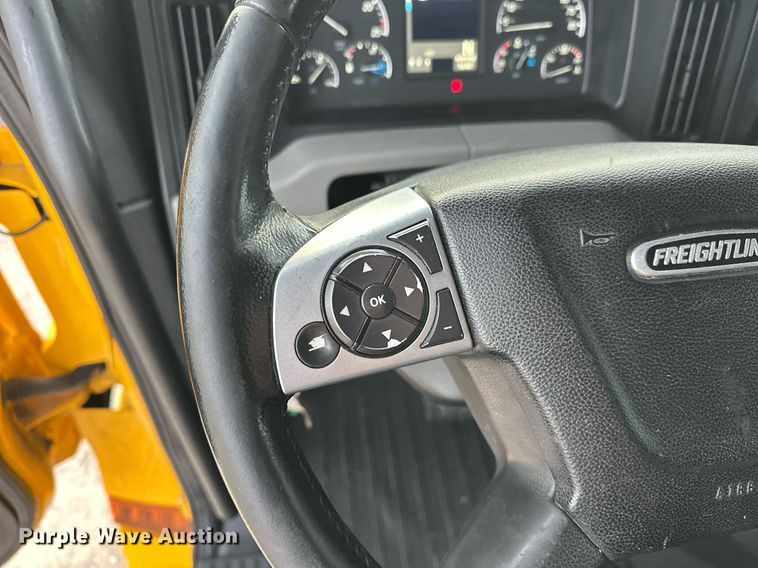 image for item ER4867 2021 Freightliner Cascadia 126 semi truck