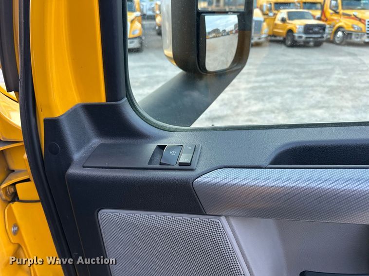 image for item ER4867 2021 Freightliner Cascadia 126 semi truck