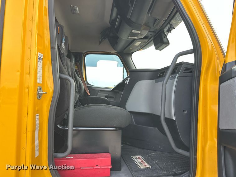 image for item ER4867 2021 Freightliner Cascadia 126 semi truck