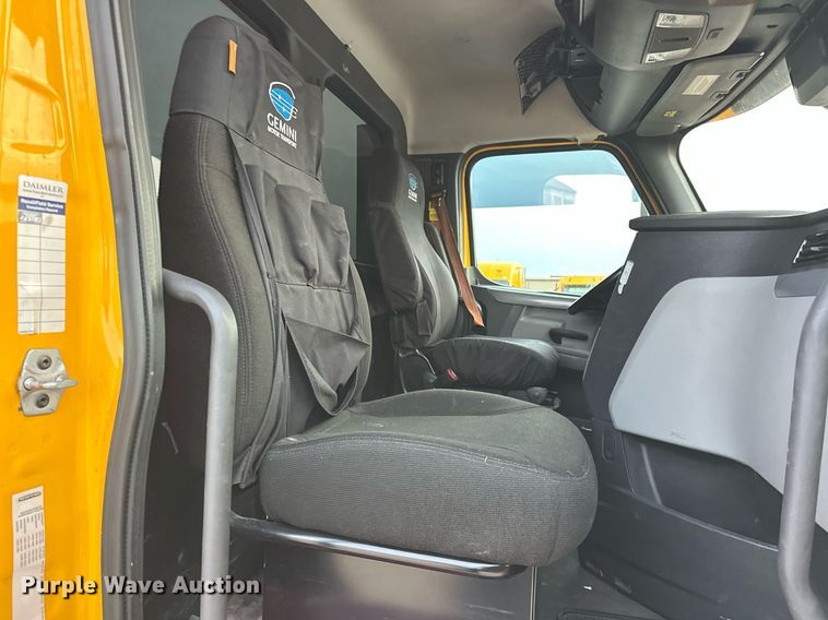 image for item ER4867 2021 Freightliner Cascadia 126 semi truck