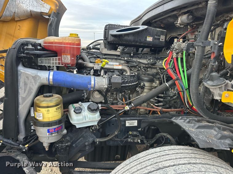 image for item ER4867 2021 Freightliner Cascadia 126 semi truck