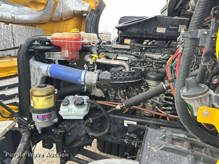 image for item ER4867 2021 Freightliner Cascadia 126 semi truck