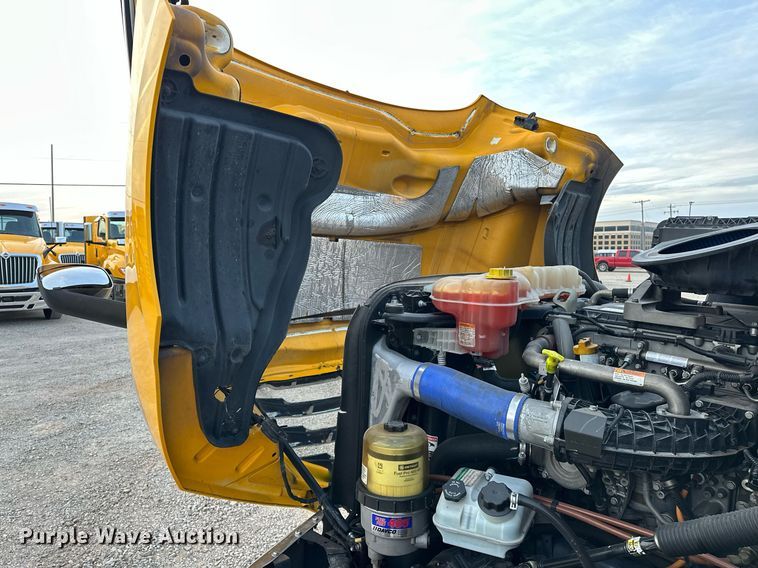 image for item ER4867 2021 Freightliner Cascadia 126 semi truck