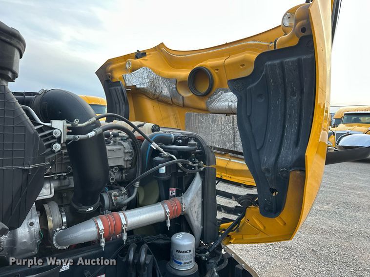 image for item ER4867 2021 Freightliner Cascadia 126 semi truck