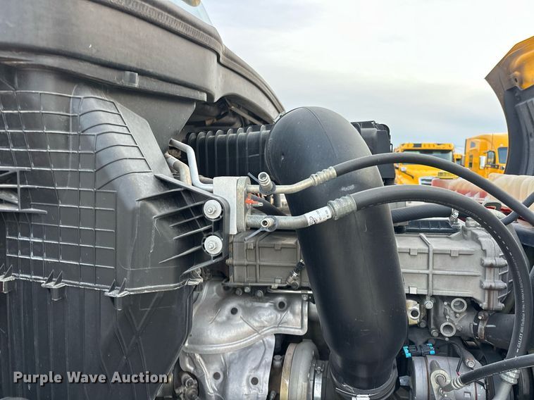 image for item ER4867 2021 Freightliner Cascadia 126 semi truck