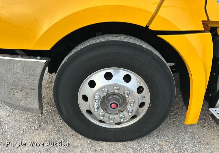 image for item ER4867 2021 Freightliner Cascadia 126 semi truck