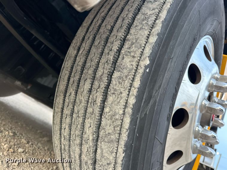 image for item ER4867 2021 Freightliner Cascadia 126 semi truck