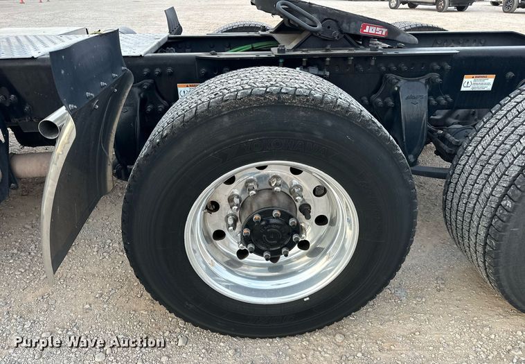 image for item ER4867 2021 Freightliner Cascadia 126 semi truck