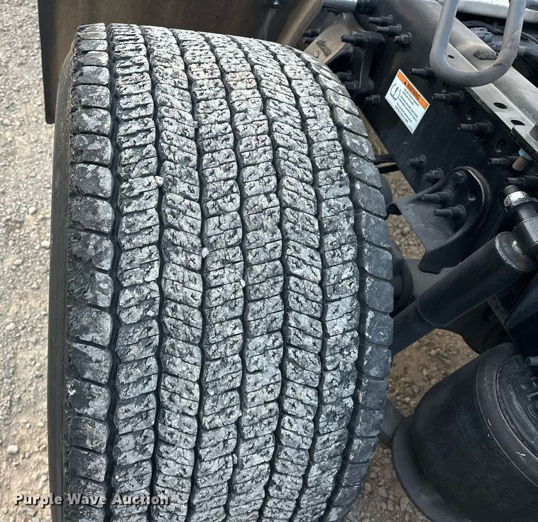 image for item ER4867 2021 Freightliner Cascadia 126 semi truck