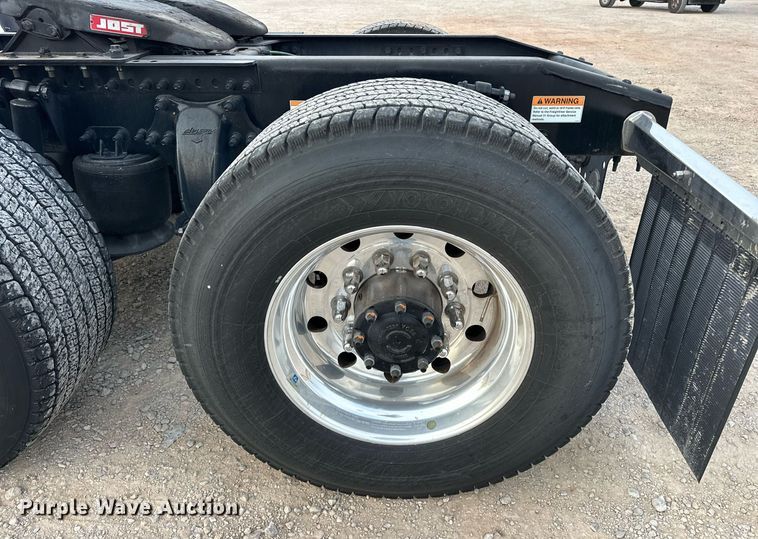 image for item ER4867 2021 Freightliner Cascadia 126 semi truck