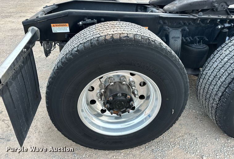 image for item ER4867 2021 Freightliner Cascadia 126 semi truck