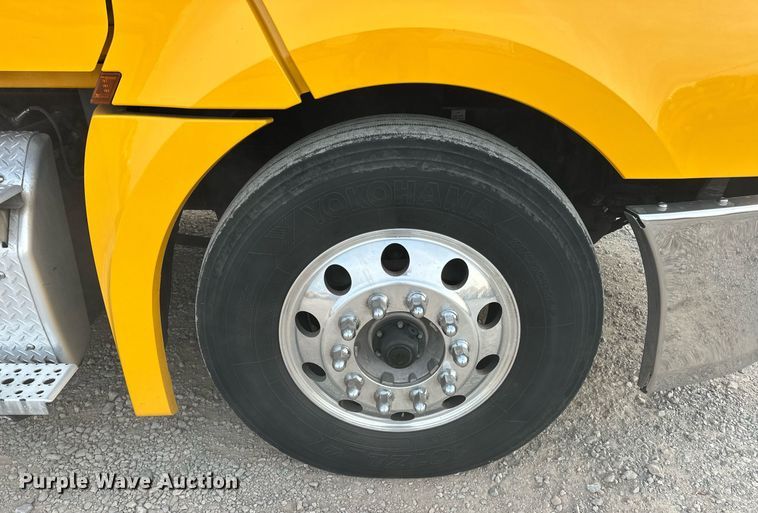 image for item ER4867 2021 Freightliner Cascadia 126 semi truck