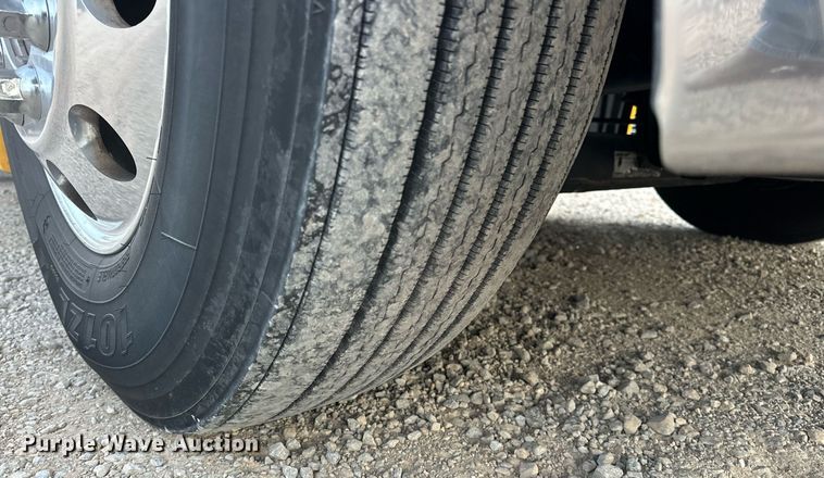 image for item ER4867 2021 Freightliner Cascadia 126 semi truck