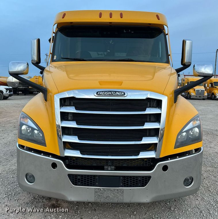 image for item ER4868 2021 Freightliner Cascadia 126 semi truck
