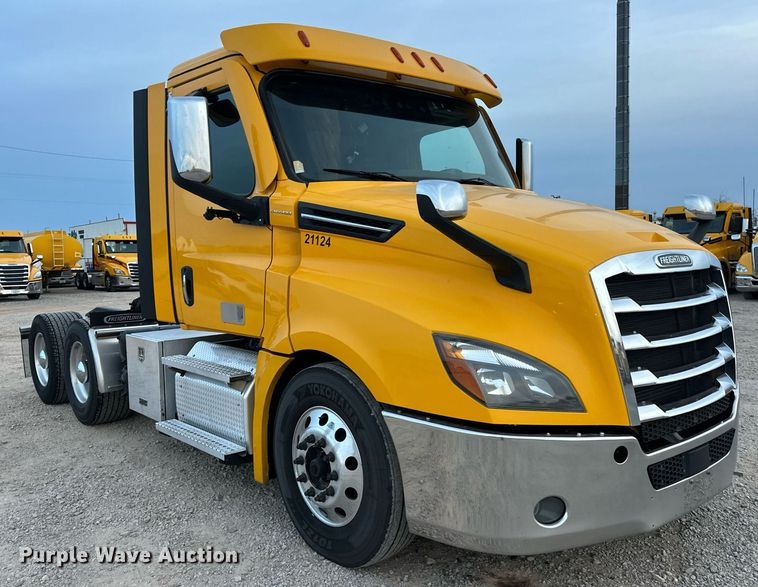 image for item ER4868 2021 Freightliner Cascadia 126 semi truck