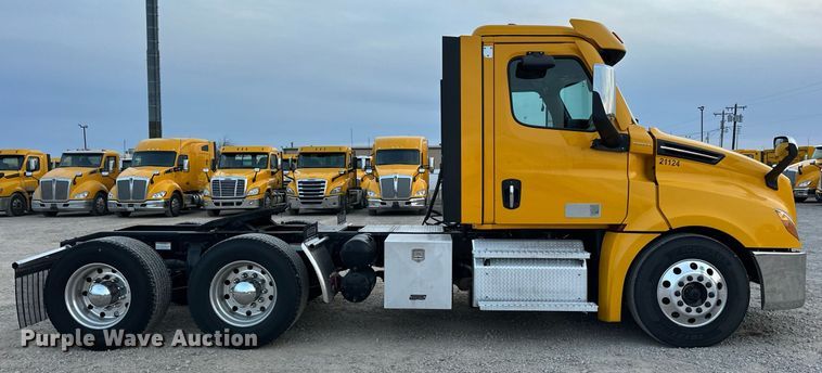 image for item ER4868 2021 Freightliner Cascadia 126 semi truck