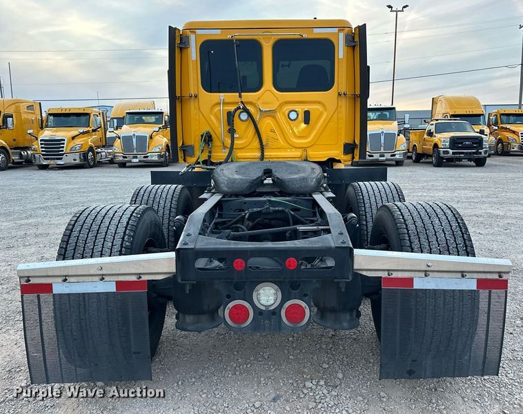 image for item ER4868 2021 Freightliner Cascadia 126 semi truck