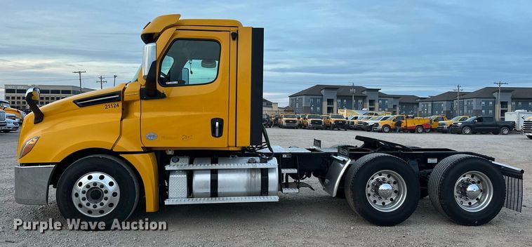 image for item ER4868 2021 Freightliner Cascadia 126 semi truck