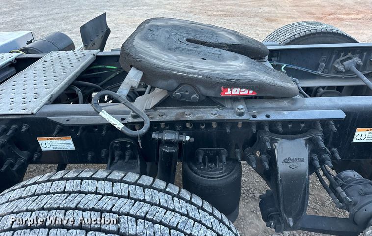 image for item ER4868 2021 Freightliner Cascadia 126 semi truck