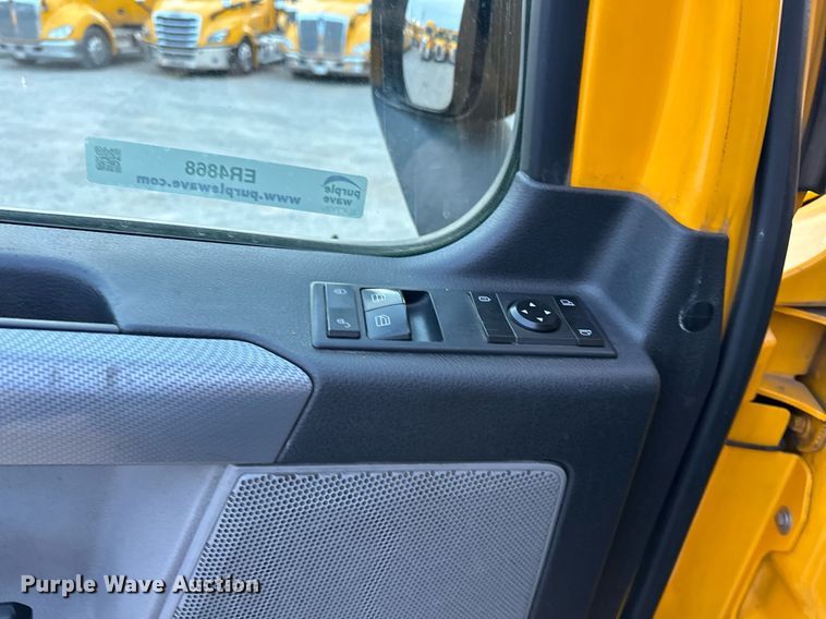 image for item ER4868 2021 Freightliner Cascadia 126 semi truck