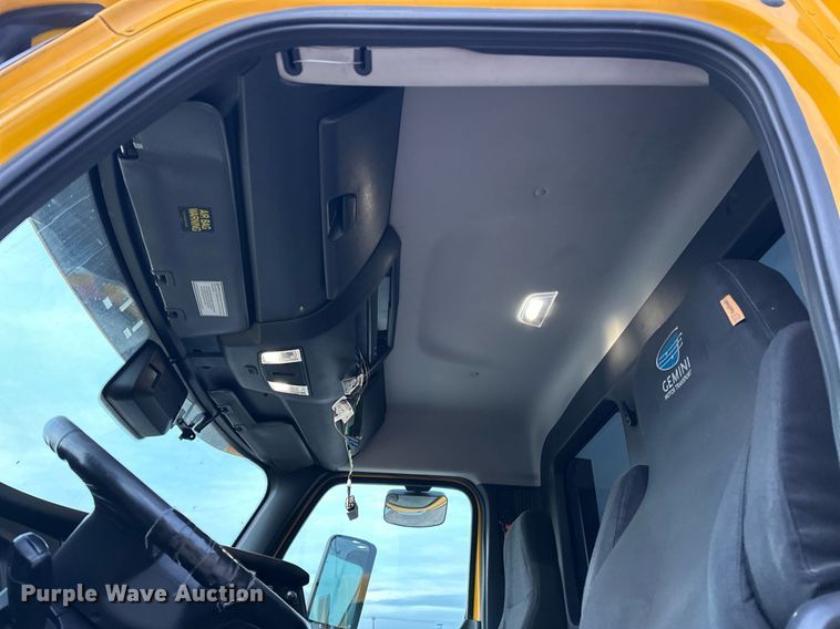 image for item ER4868 2021 Freightliner Cascadia 126 semi truck