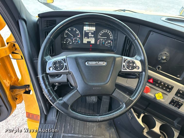 image for item ER4868 2021 Freightliner Cascadia 126 semi truck